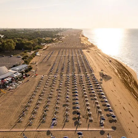Enjoy The Sun From Our Terrace-beahost Appartamento Bibione